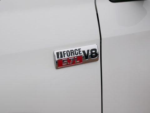 V8　エンブレム　大排気量